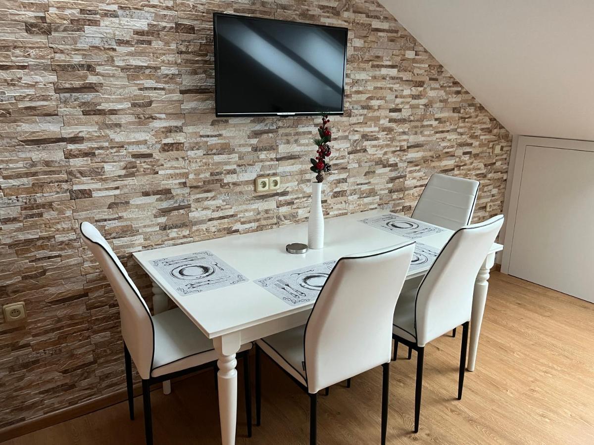 Apartman U Pola Zdikov Bagian luar foto